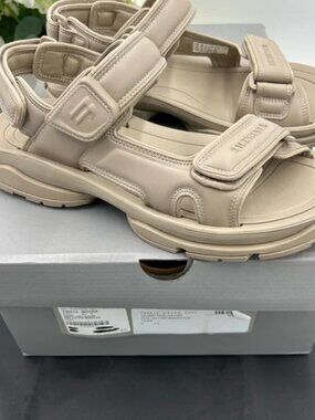 MENS BALENCIAGA BRAND NEW- AUTHENTIC TOURSIT SPORT SANDAL KHAKI/NUDE SIZE 9